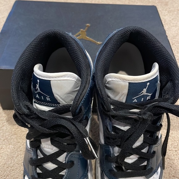 Air Jordan 1 Mid GS - Picture 4 of 7